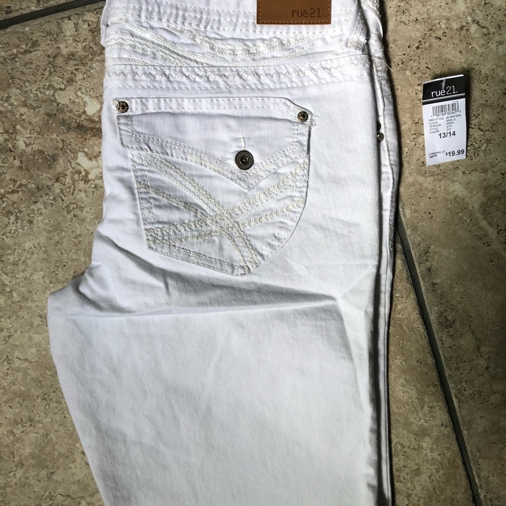 NWT Rue 21 Knee Length Shorts- Size 13/14